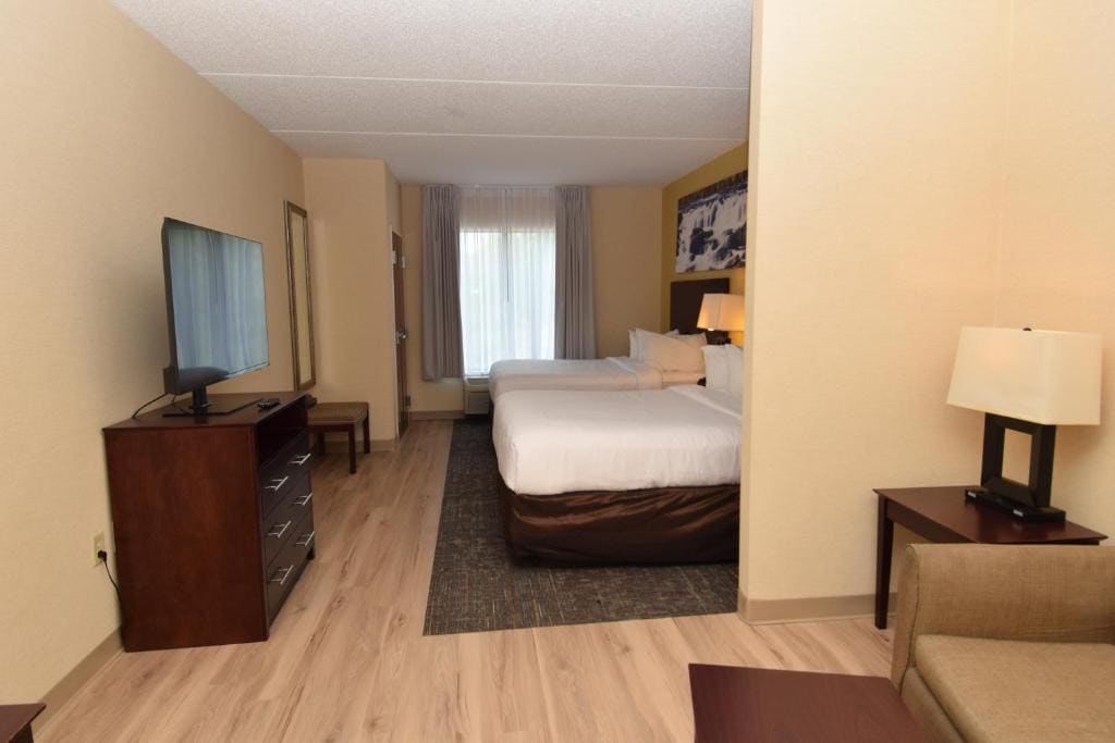 Queen Suite with Two Queen Beds room - Image 1
