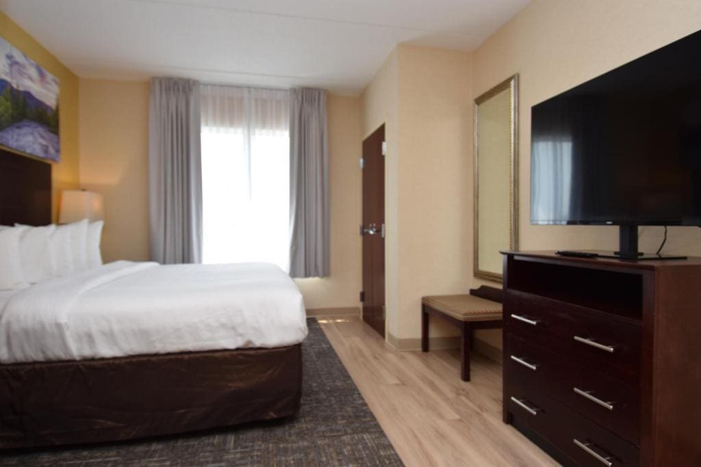 King Suite - Non-Smoking room - Image 1