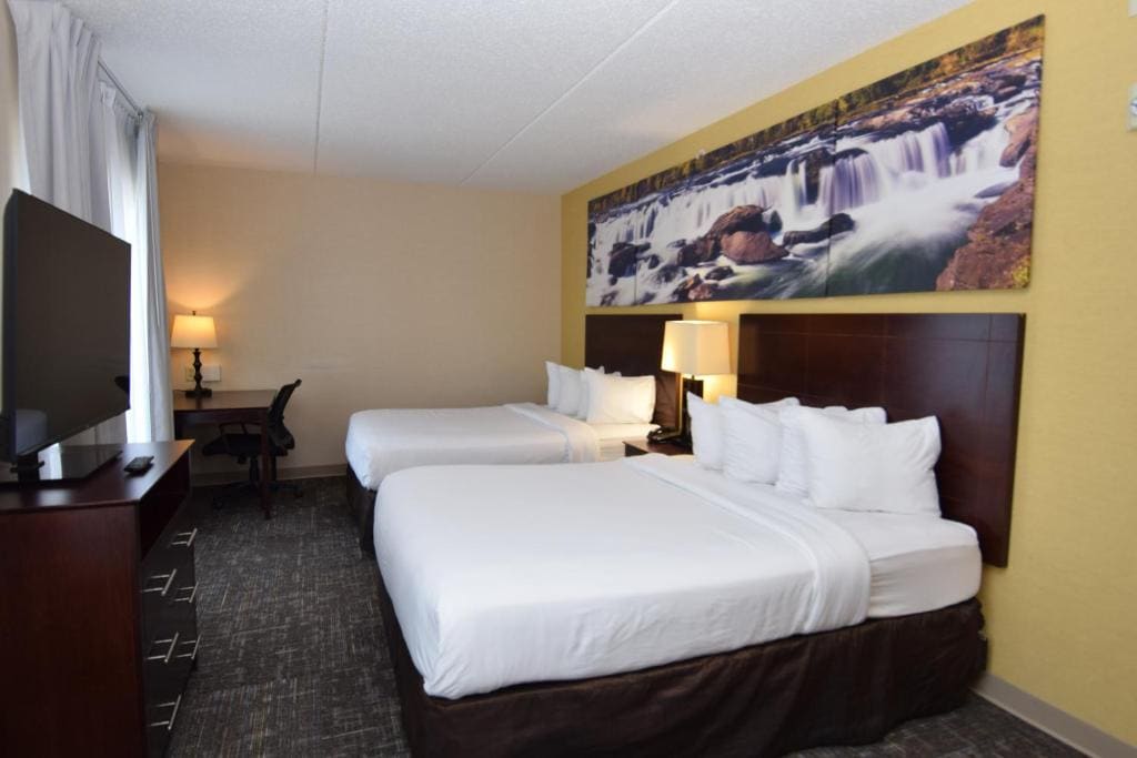 Queen Suite with Two Queen Beds and Sofa Bed - Disability Access/Non-Smoking room - Image 1