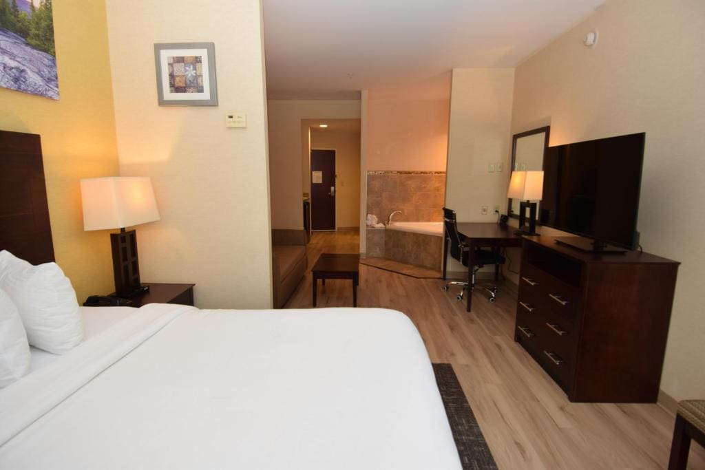 Suite with Hot Tub room - Image 1