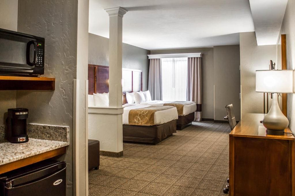 Queen Suite with Two Queen Beds - Non-Smoking/Pet Friendly room - Image 1
