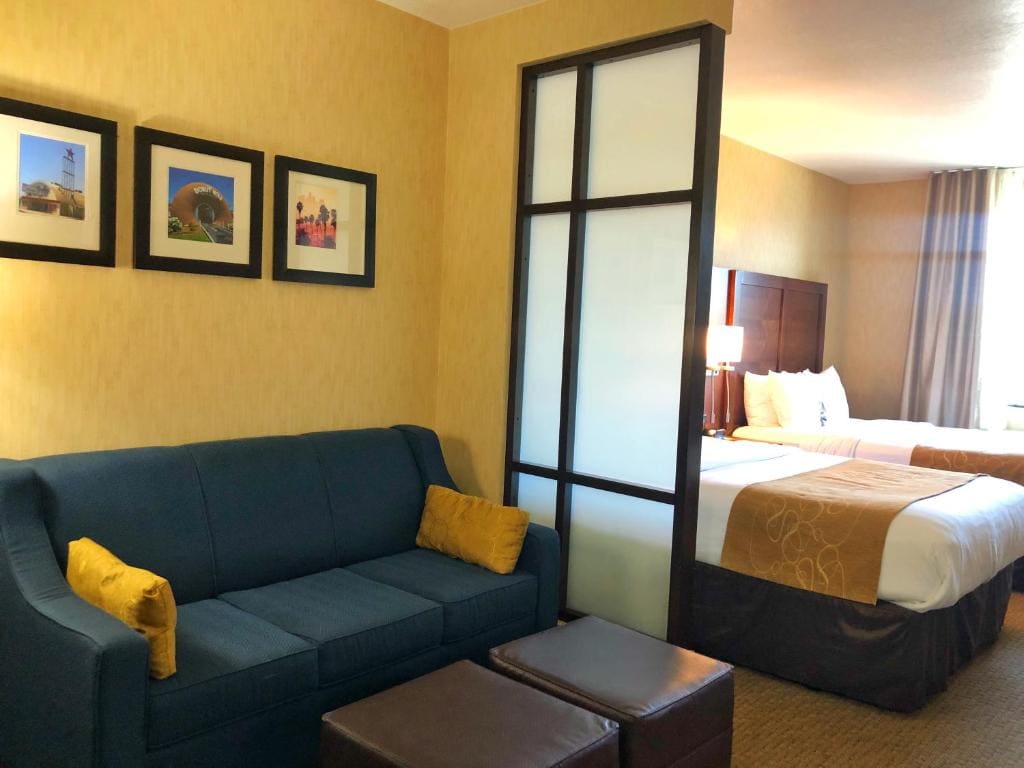 Suite, 2 Queen Beds with Sofa Bed, Non Smoking room - Image 2