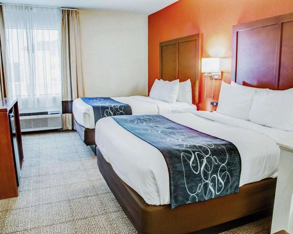 Queen Suite with Two Queen Beds - Mobility Accessible/Non-Smoking room - Image 1