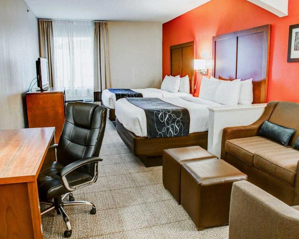Queen Suite with Two Queen Beds - Non-Smoking room - Image 3