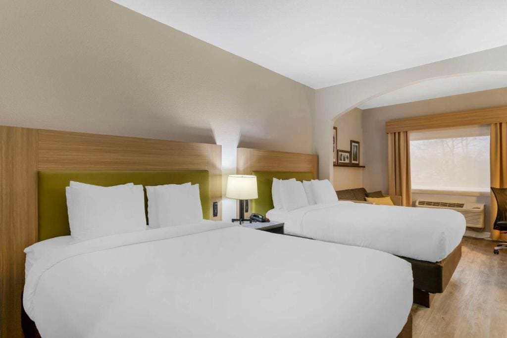 One Room Suite with Two Queen Beds and Sofa bed - Disability Access/Non Smoking room - Image 1