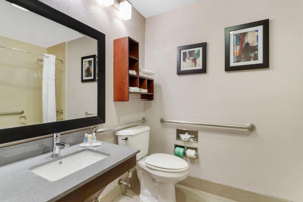 One Room Suite with Two Queen Beds and Sofa bed - Disability Access/Non Smoking room - Image 3