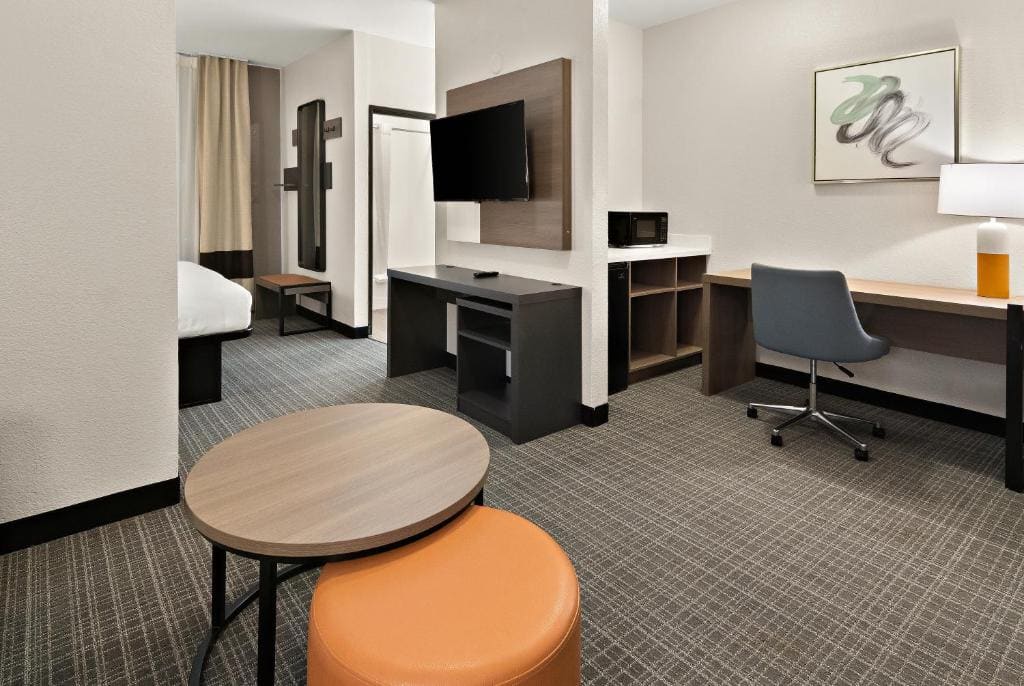 King Suite - Non-Smoking room - Image 1