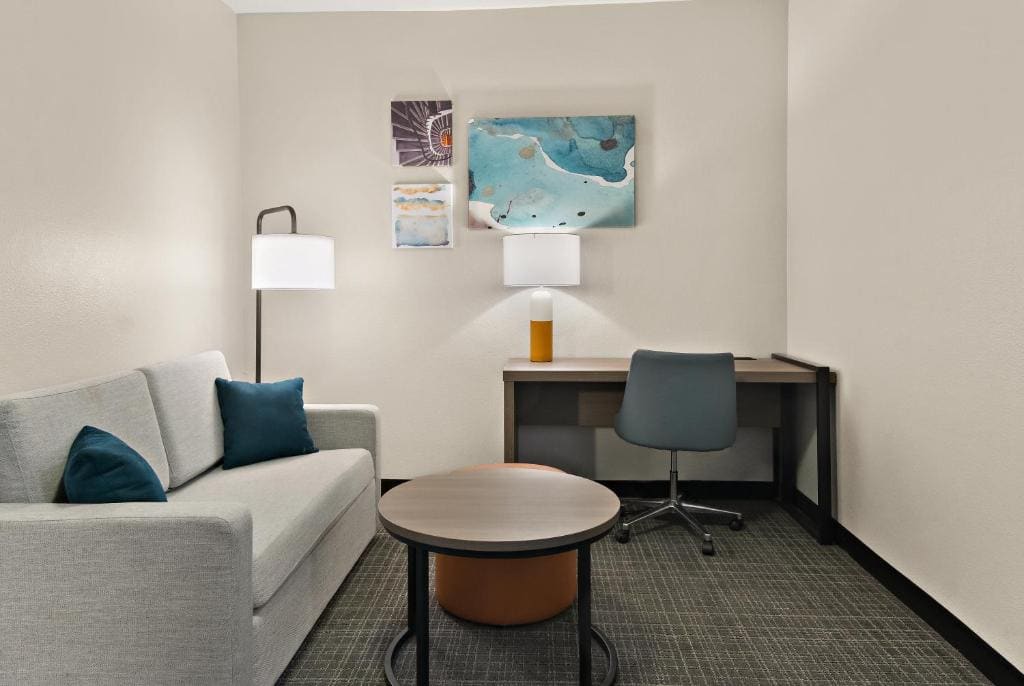 King Suite room - Image 2