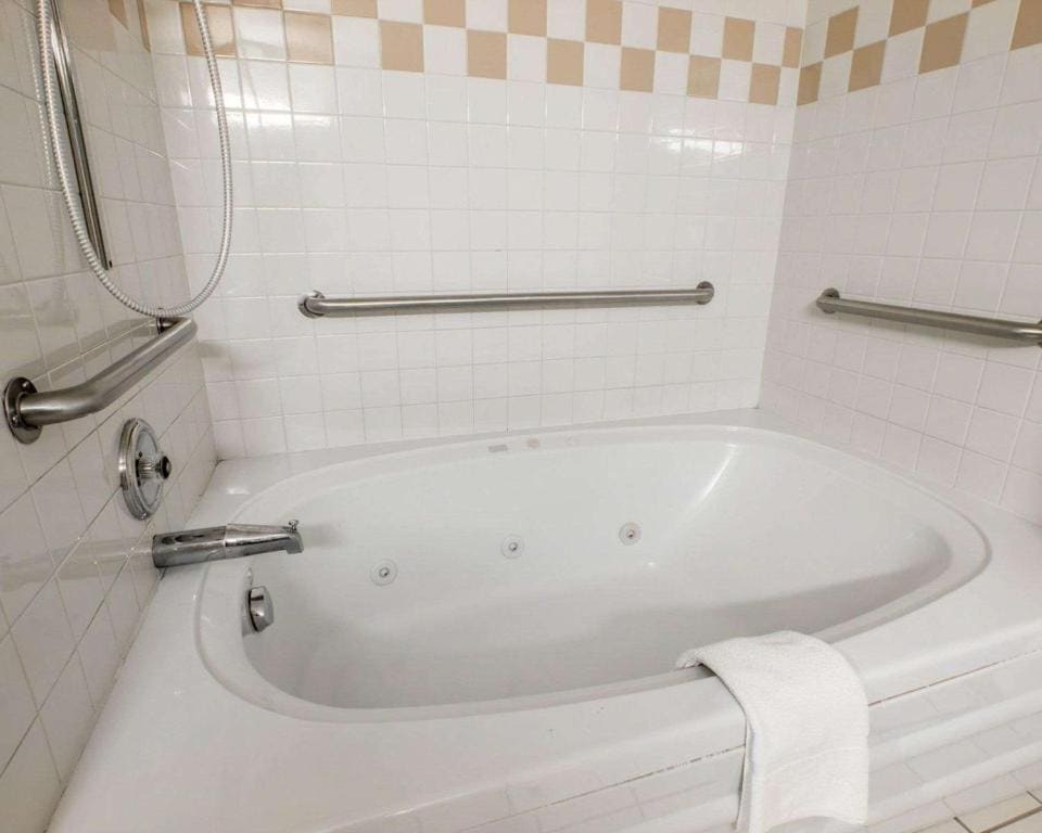 Suite, 2 Queen Beds, Non Smoking room - Image 2
