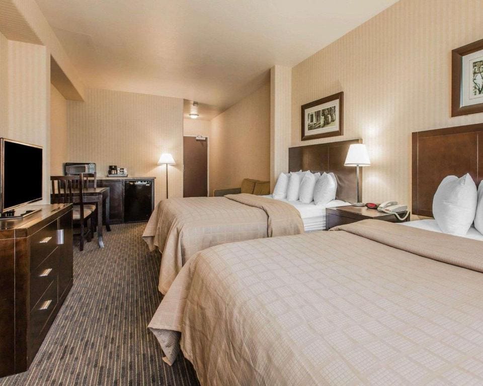 Accessible Suite, 2 Queen Beds, Roll-In Shower, Non Smoking room - Image 1