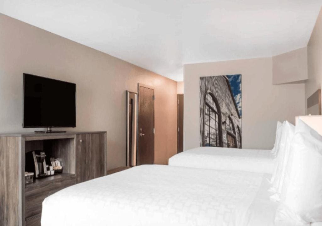 Queen Room with Two Queen Beds - Accessible/Non-Smoking room - Image 1