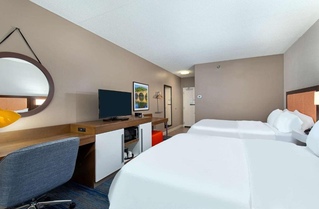 Room with Two Queen Beds - Non-Smoking room - Image 1