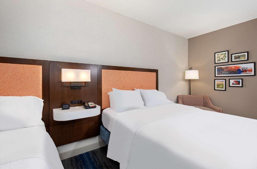 Room with Two Queen Beds - Non-Smoking room - Image 3
