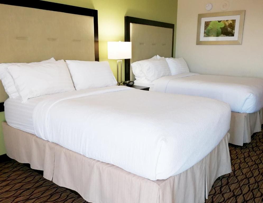 Double Room with Two Double Beds with Ocean View room - Image 1