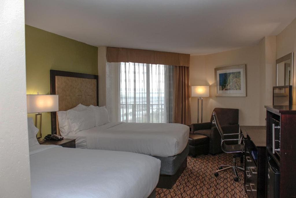 Double Room with Two Double Beds with Ocean View room - Image 3