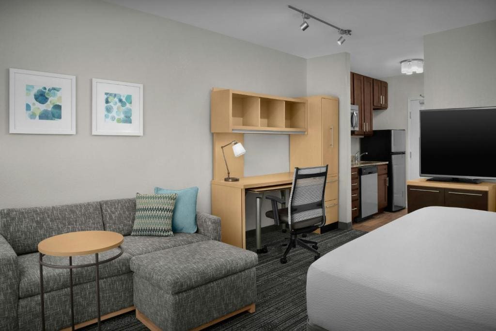 King Studio Suite with Sofa Bed - Hearing Accessible room - Image 1