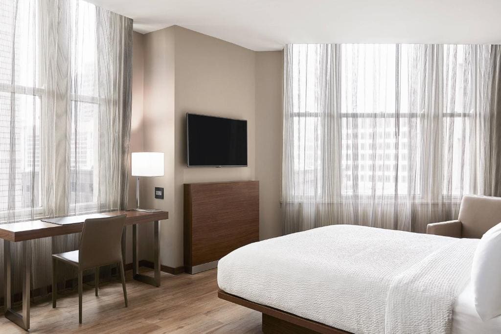 Large King Room with City View room - Image 1