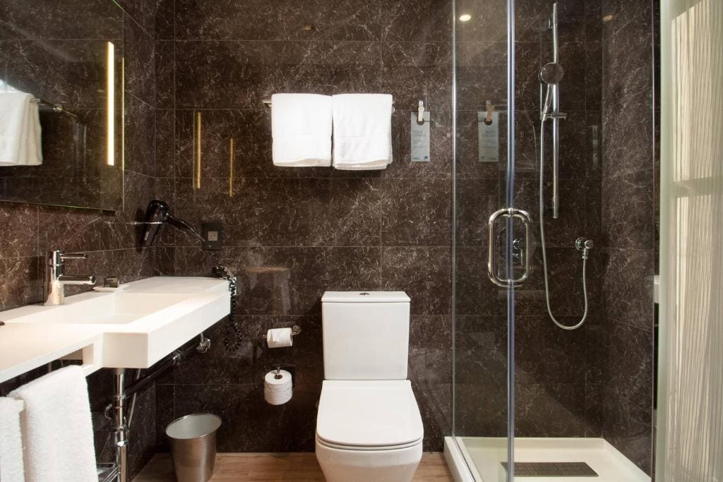 King Room - Hearing Accessible room - Image 2