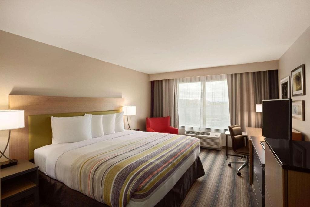 Quadruple Room with Two Queen Beds - Non Smoking room - Image 3