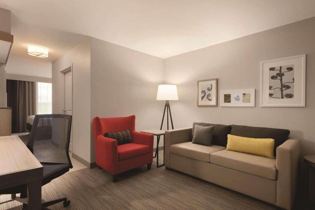 King Suite with Living Room - Non Smoking room - Image 2