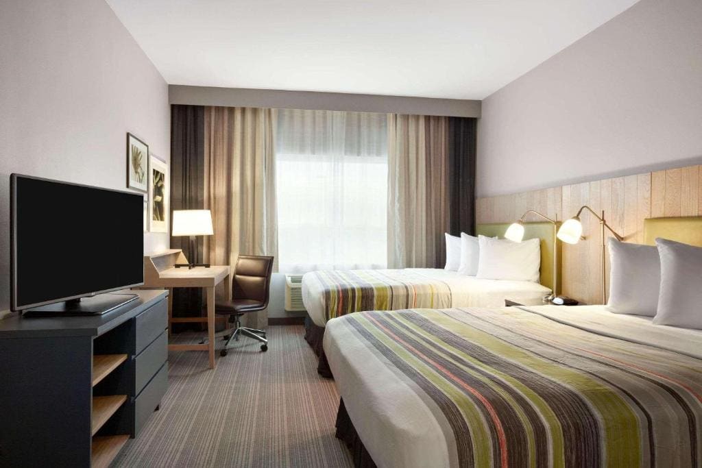 Quadruple Room with Two Queen Beds - Non Smoking room - Image 2