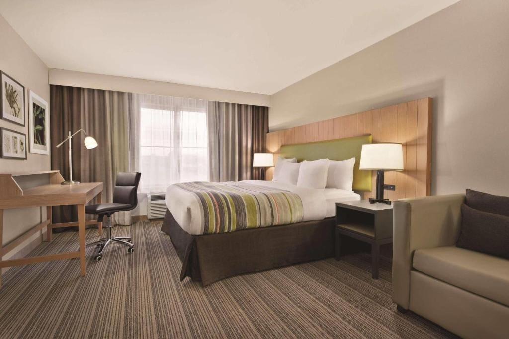 King Guest Room - Non-Smoking room - Image 2