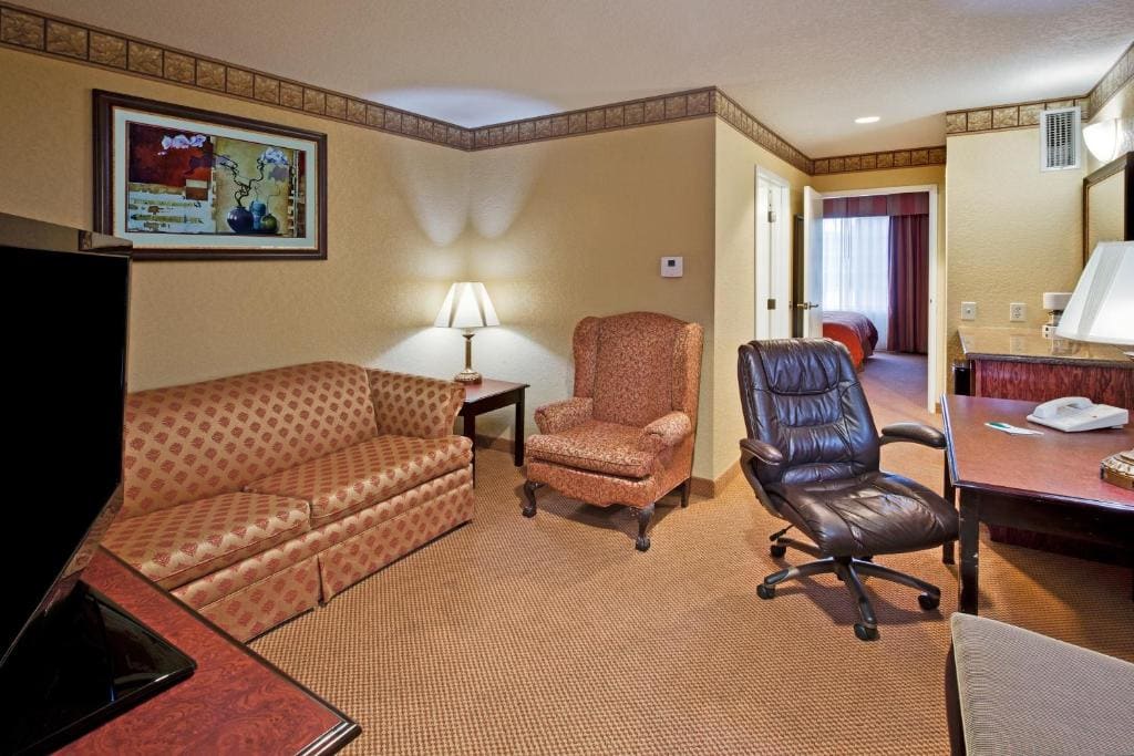 One-Bedroom King Suite with Sofa Bed room - Image 1