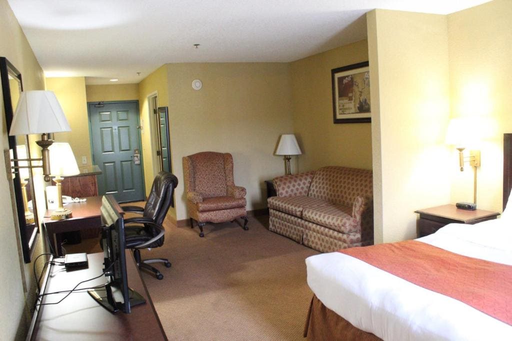 King Studio with Sofa Bed room - Image 1