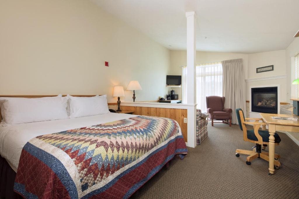 Deluxe King Room with Fireplace room - Image 2