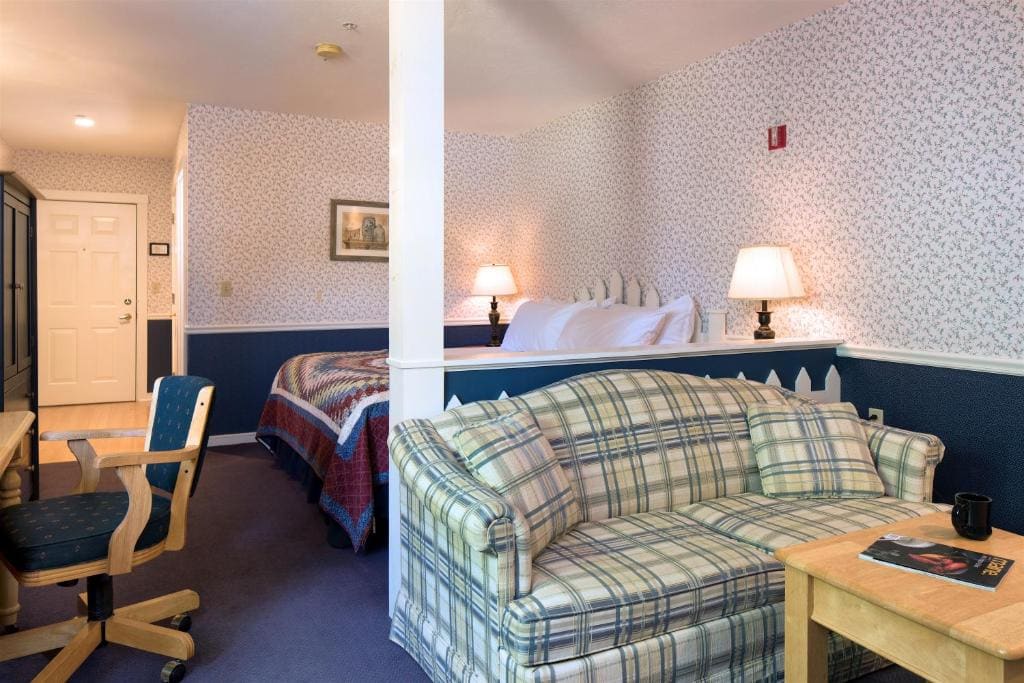 Deluxe King Room with Fireplace room - Image 3