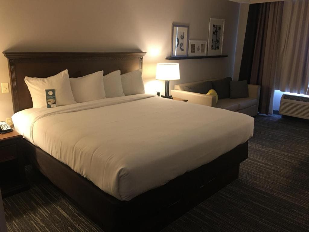 King Room with Sofa Bed room - Image 1