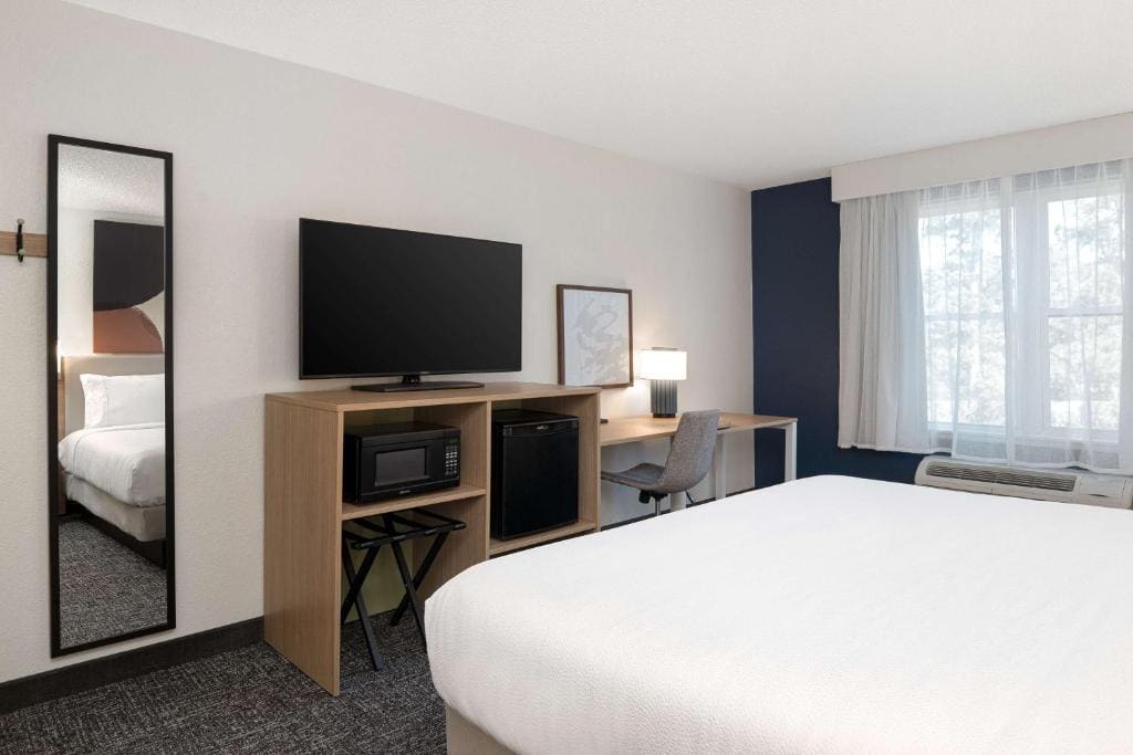 King Room with Sofa Bed - Non-Smoking room - Image 2
