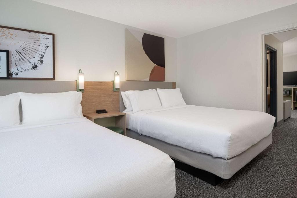 Queen Suite with Two Queen Beds room - Image 1