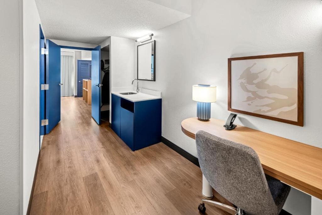 Queen Suite with Two Queen Beds room - Image 1