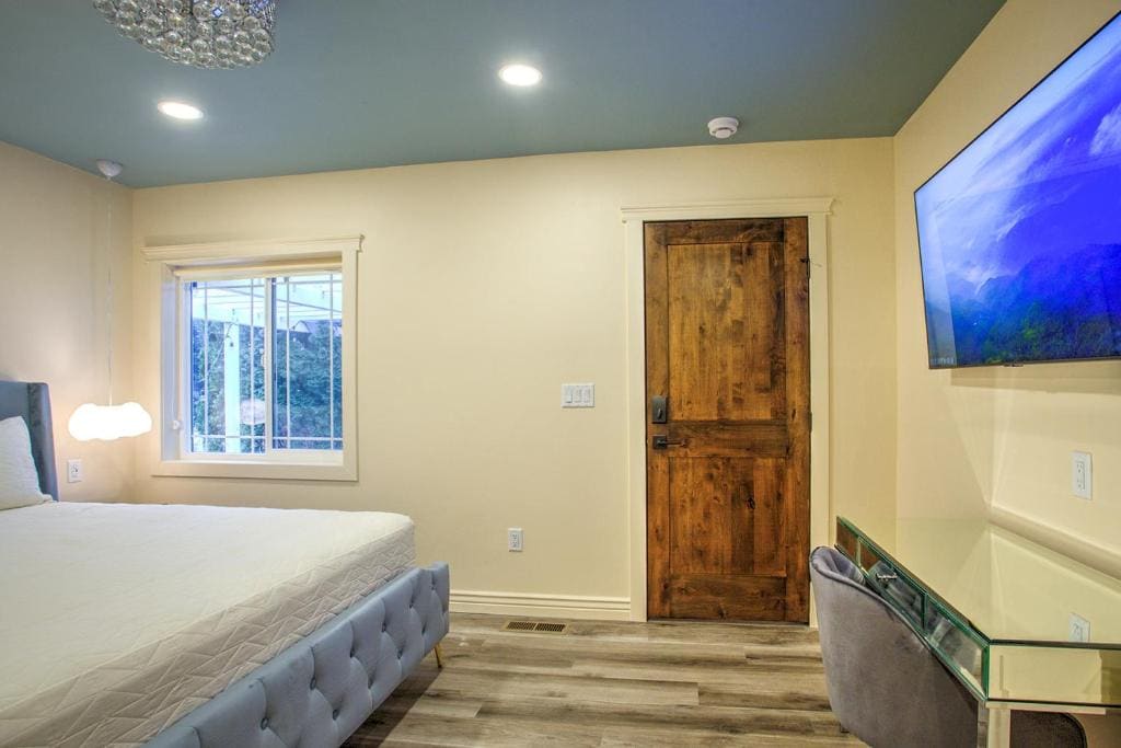 Deluxe King Room room - Image 1