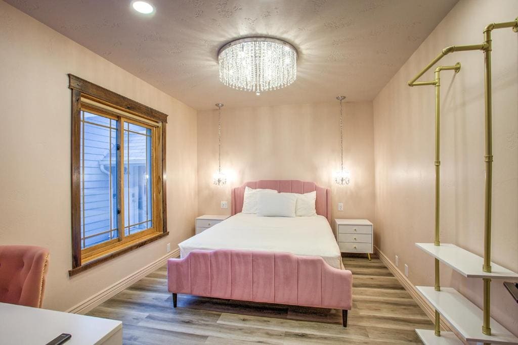 Deluxe Queen Room room - Image 3