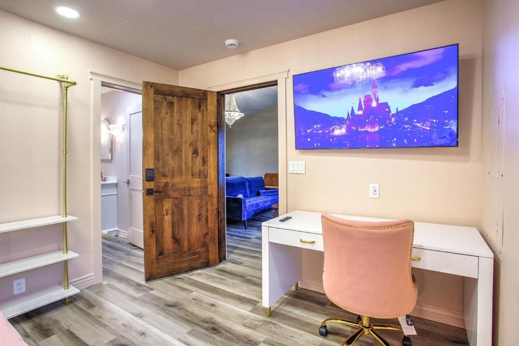 Deluxe Queen Room room - Image 2