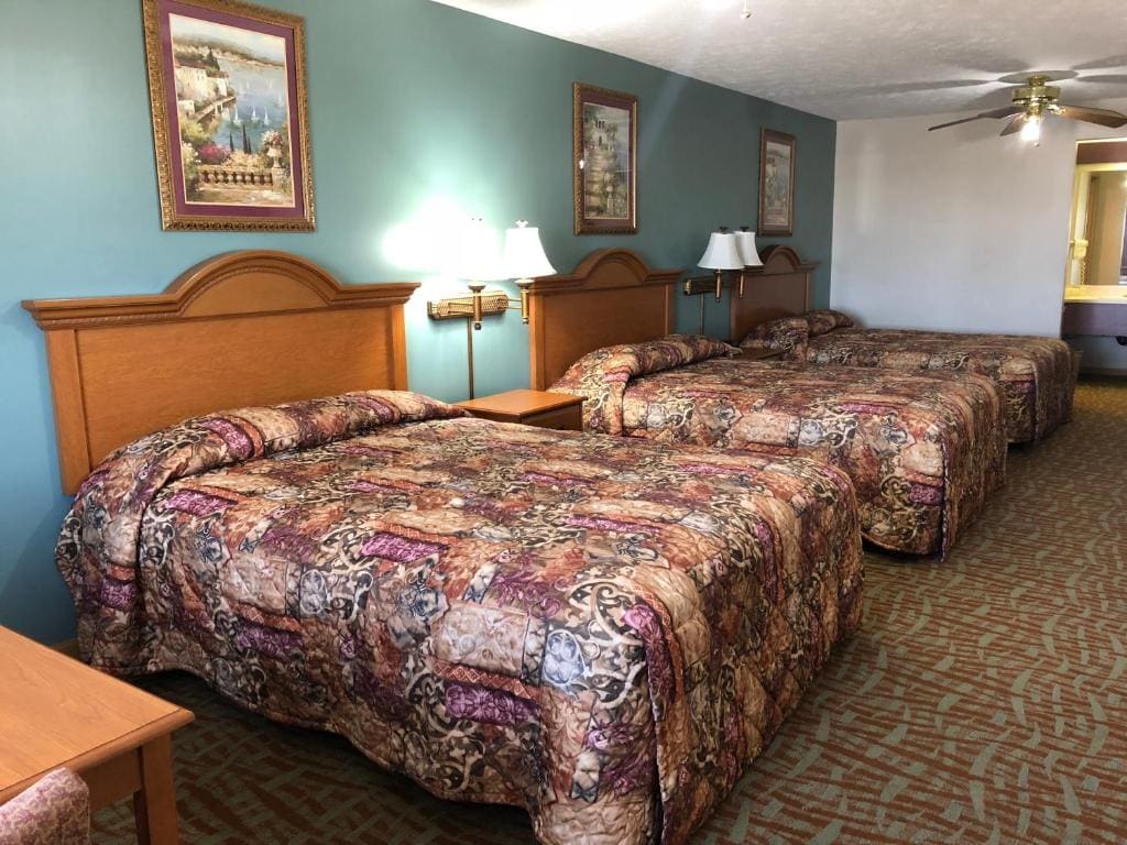 Queen Suite with Three Queen Beds room - Image 3