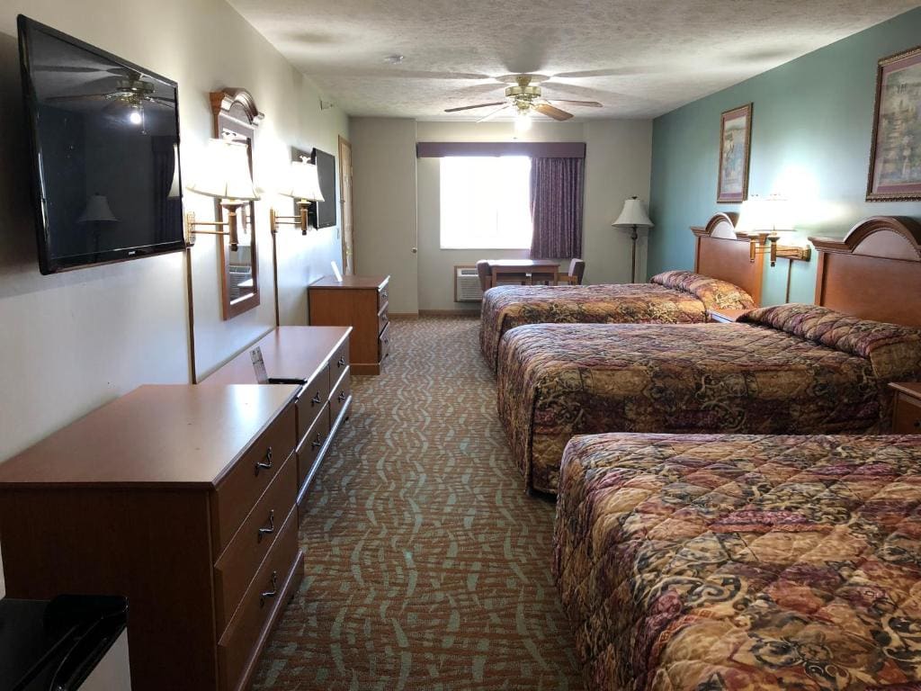 Queen Suite with Three Queen Beds room - Image 1