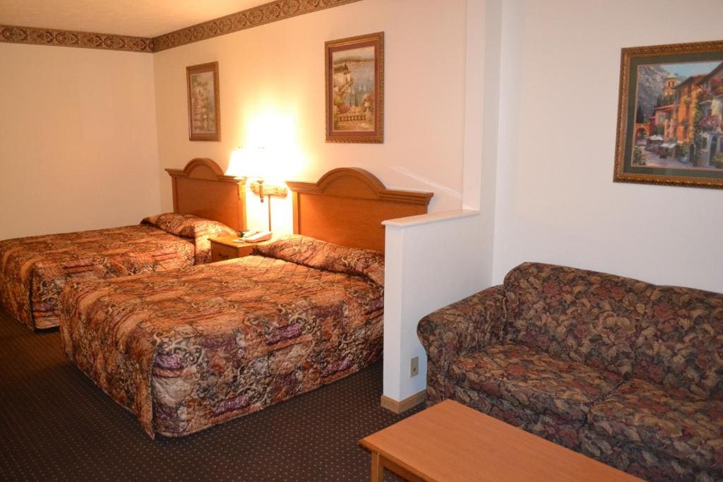 Queen Suite with Two Queen Beds room - Image 1