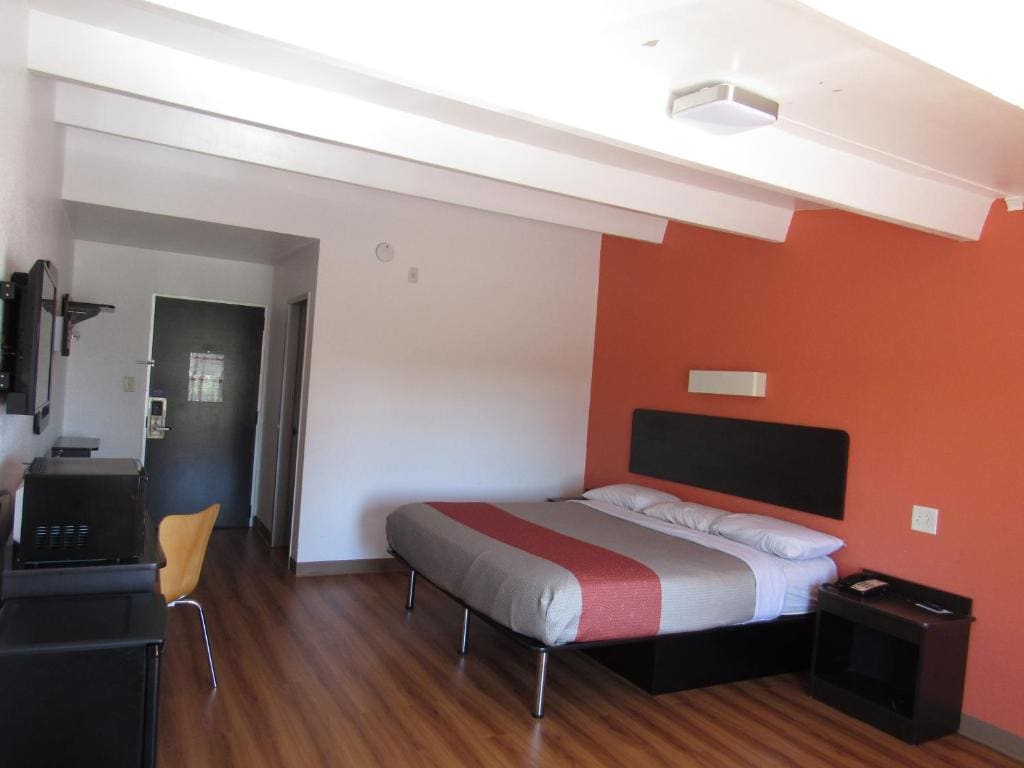 King Room - Non-Smoking room - Image 1