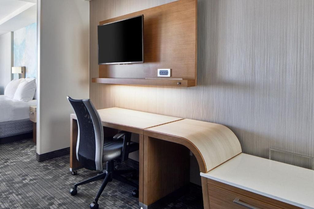 Studio with Two Queen Beds and Sofa Bed - Hearing Accessible room - Image 2