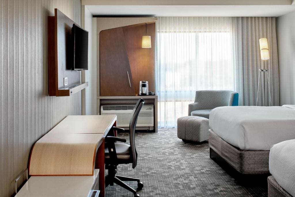 Queen Room with Two Queen Beds and Roll-In Shower - Mobility Access room - Image 1