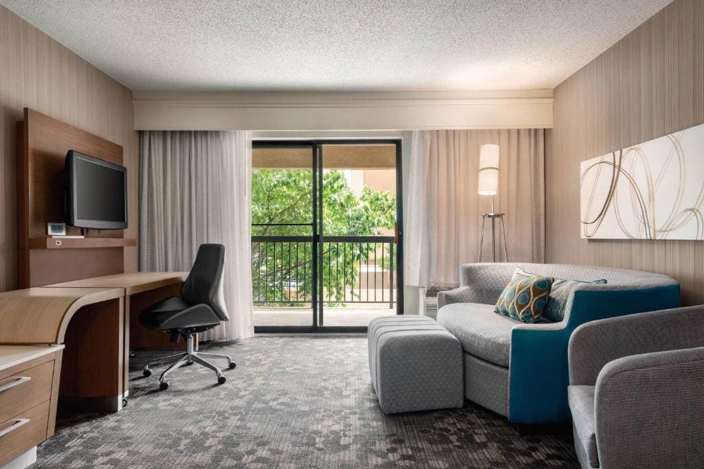 King Room with Balcony and Sofa Bed room - Image 2