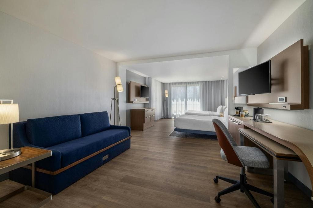 Studio with Two Queen Beds, Bathtub and Sofa Bed - Mobility Access room - Image 3