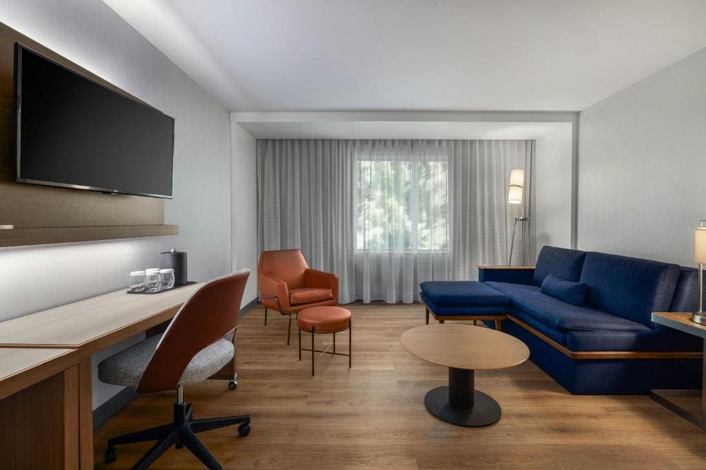One-Bedroom Queen Suite with Two Queen Beds and Sofa Bed - Hearing Accessible room - Image 2
