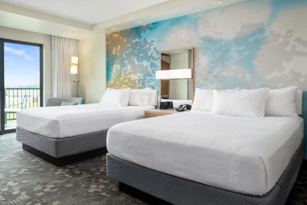 Queen Room with Two Queen Beds - Hearing Accessible room - Image 1