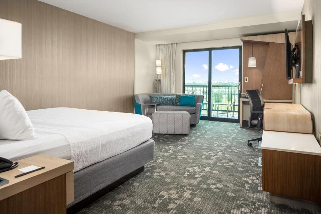 King Room with Balcony and Sofa Bed room - Image 1