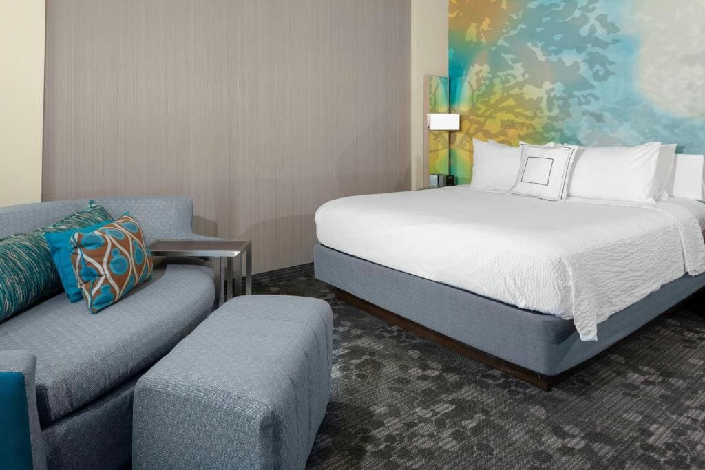 King Room with Sofa Bed - Hearing Accessible room - Image 1