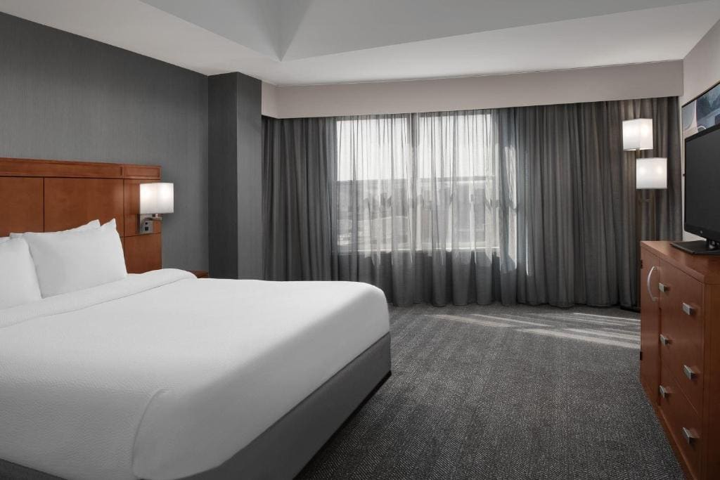 One-Bedroom King Suite with Sofa Bed room - Image 1